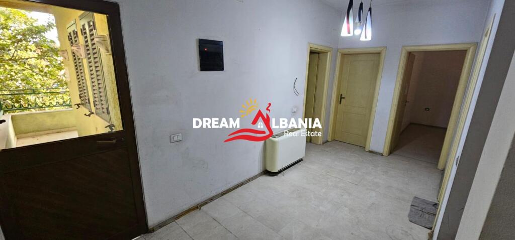 Appartamento 2+1 in affitto, su un piano di villa appena oltre il Terminal degli Autobus del Nord, Tirana (ID 4251418)