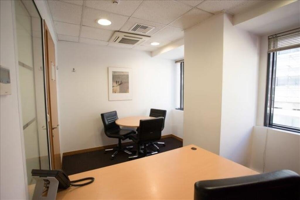 Zyre Me Qera Tek Lake View Residence (ID BZ2683) Tirane