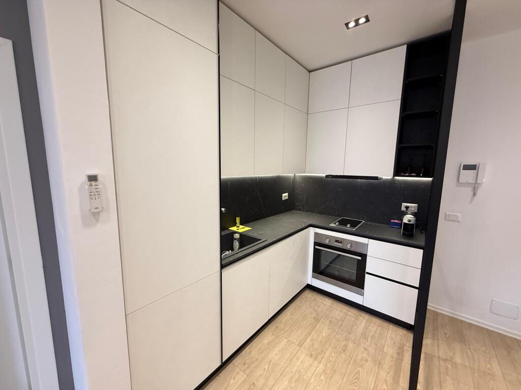 📢 Affitto – Appartamento 1+1 📍 21 Dhjetori, Garden Building💶 900 €/mese