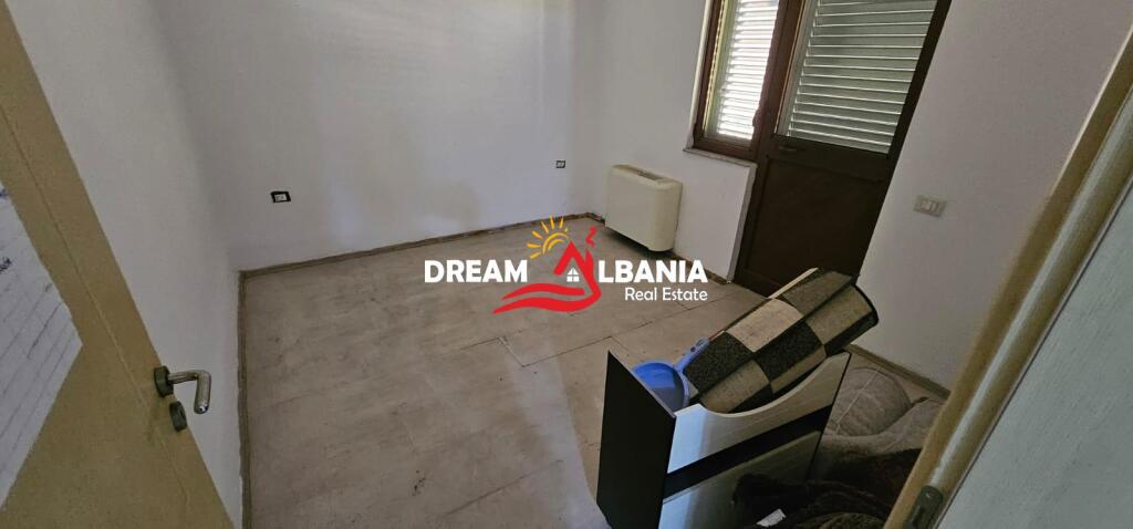 Appartamento 2+1 in affitto, su un piano di villa appena oltre il Terminal degli Autobus del Nord, Tirana (ID 4251418)