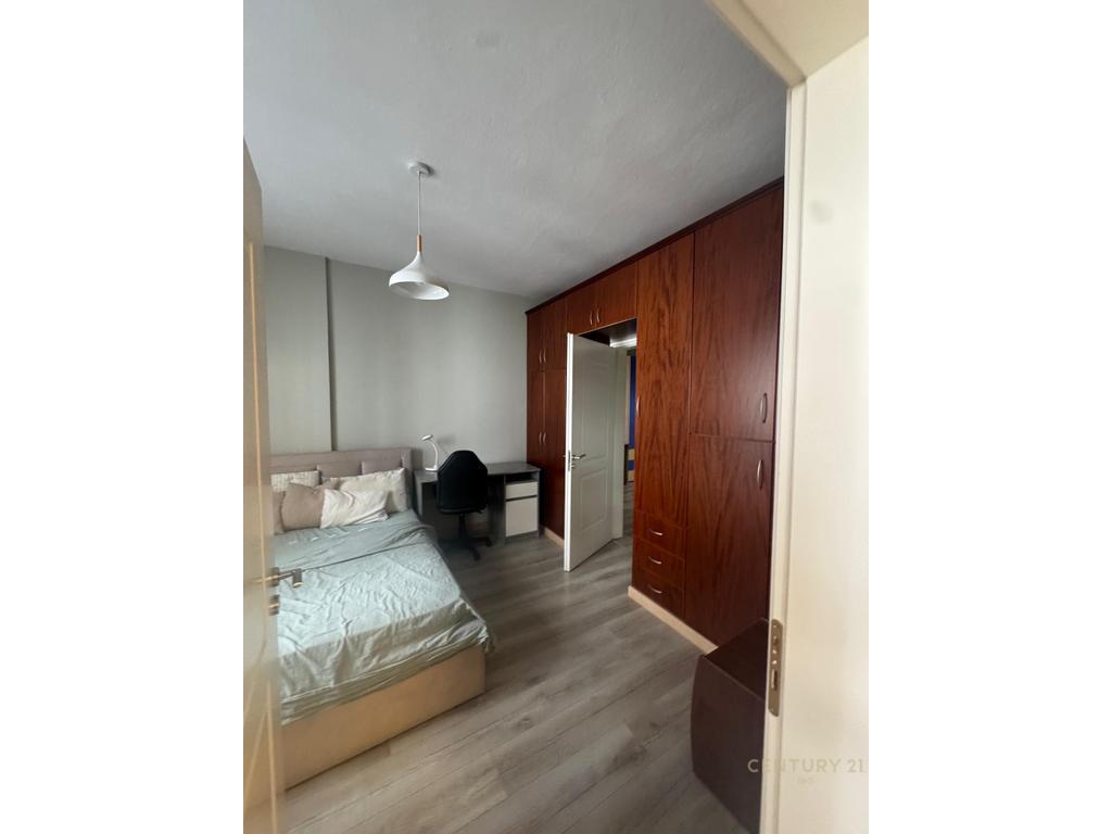 Apartament 3+1+2 në Komunën e Parisit + mundësi për post parkimi me pagesë ekstra!