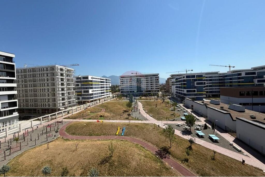 Prane autostrades Tirane-Durres ne kompleksin rezidencial Univers City ofrohet apartament 2+1 per shitje.