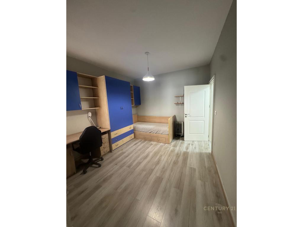 Apartament 3+1+2 ne Komune te Parisit + mundesi per post parkimi e pagese Ekstra!