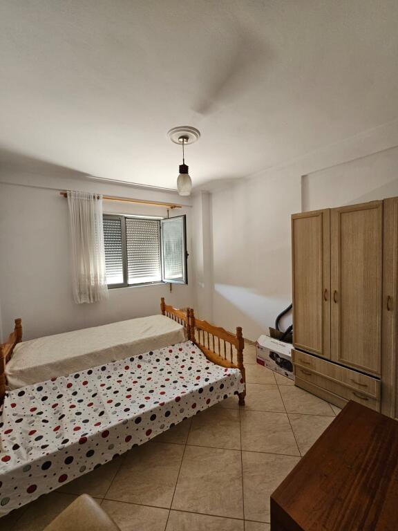 APARTAMENT ME QERA 2+1 RRUGA FORTUZI 1.000 EURO