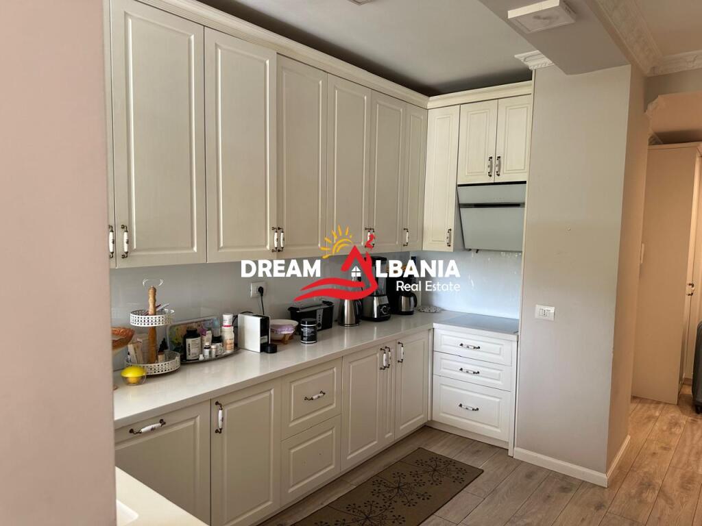 Super Apartment 4+1+3+parking space for rent in the Center near Toptani Center (ID 4231396).