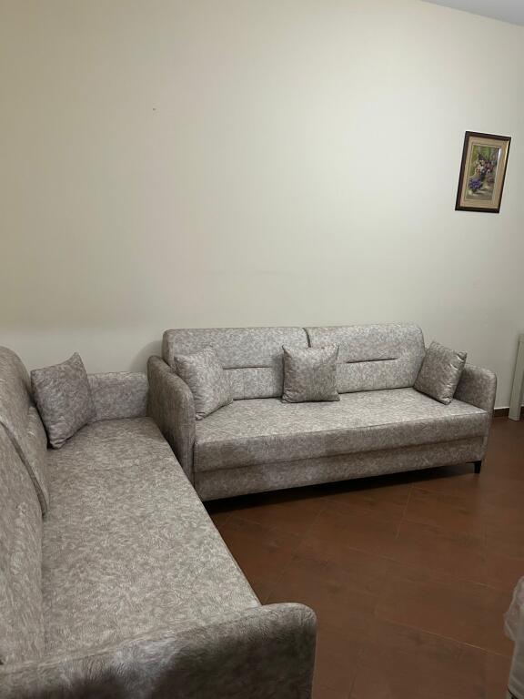 Jepet apartament 1+1 me qera tek rr Durresit prane Colosseo