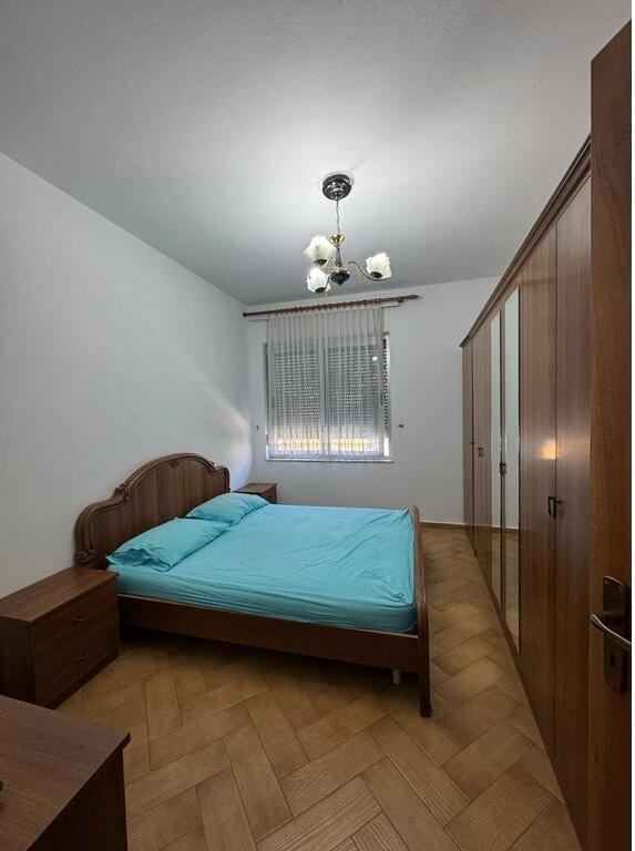 Tregu Elektrik, apartament 2+1+2 me qera 600 € /Muaj