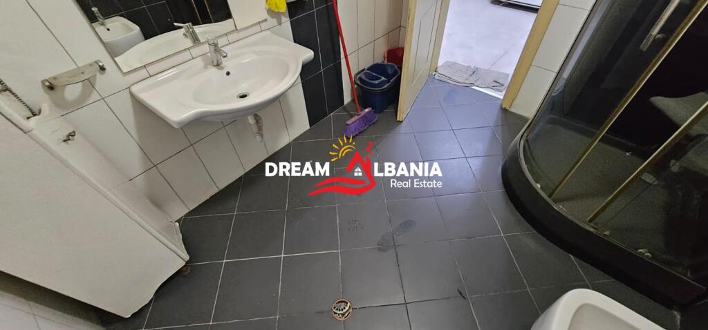 Appartamento 2+1 in affitto, su un piano di villa appena oltre il Terminal degli Autobus del Nord, Tirana (ID 4251418)