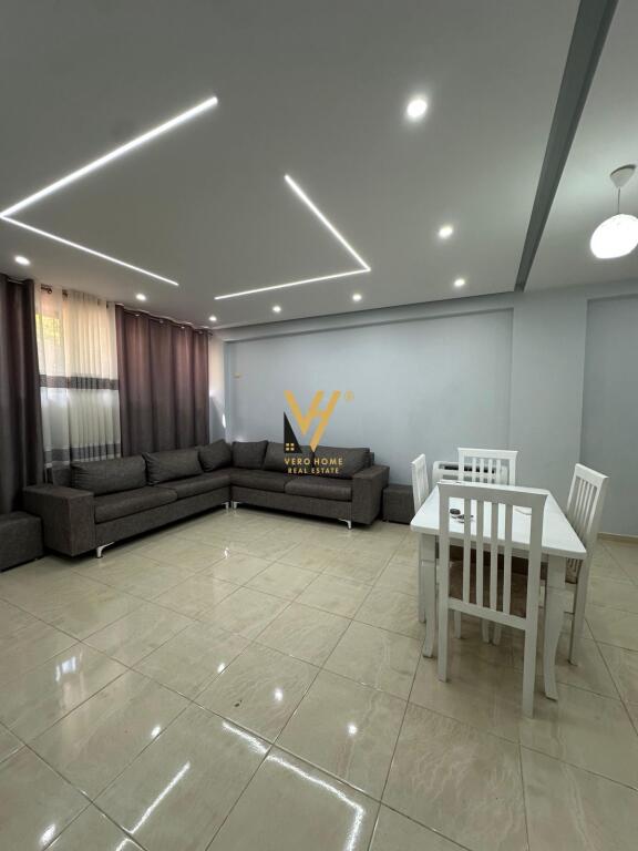 JEPET APARTAMENT 2+1 ME QIRA TE KOPSHTI BOTANIK 600 EURO