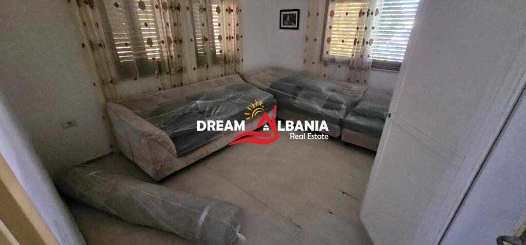 Appartamento 2+1 in affitto, su un piano di villa appena oltre il Terminal degli Autobus del Nord, Tirana (ID 4251418)