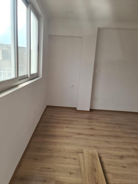 Shitet apartament 2+1 prane Rr.uga Kosovarevel