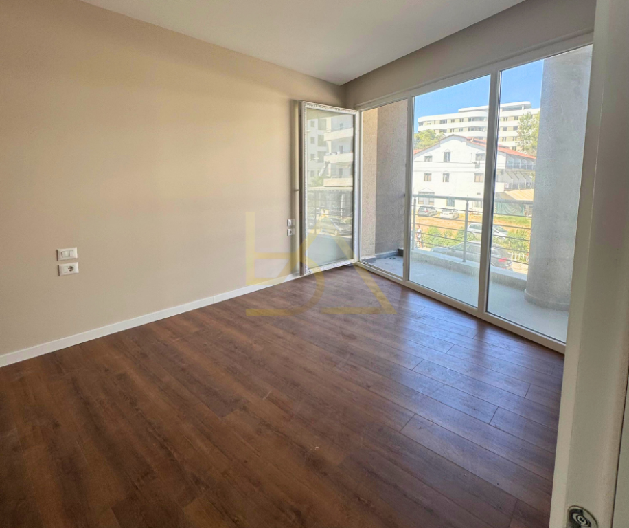 Shitet Apartament – Golem
