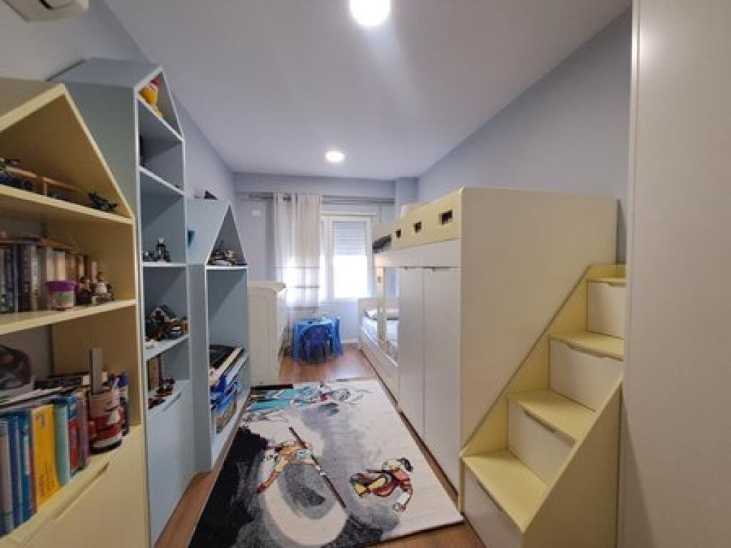 Affitto, Duplex 2+1, 1° Piano, 900€ Residenza Kodra e Diellit 2, Tirana