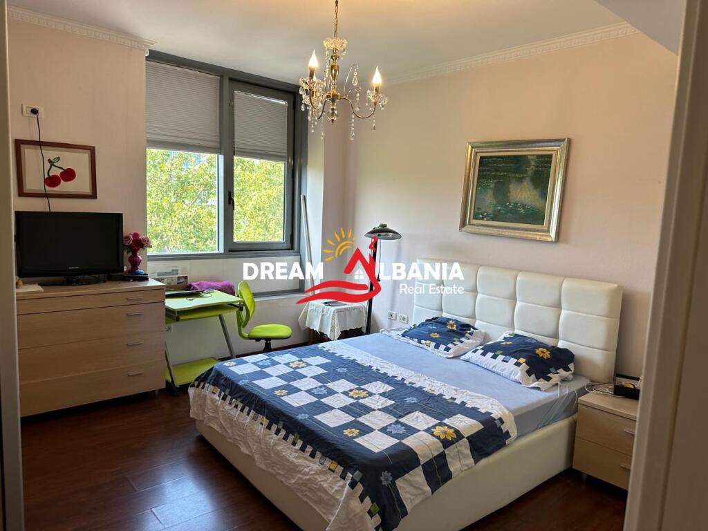 Super Apartment 4+1+3+parking space for rent in the Center near Toptani Center (ID 4231396).