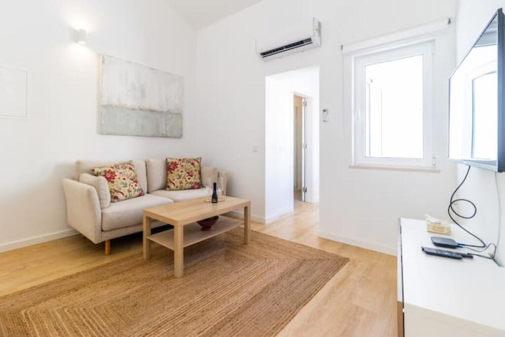 Apartment For Rent 1+1 Near New Bazaar (ID B211375) Tirana