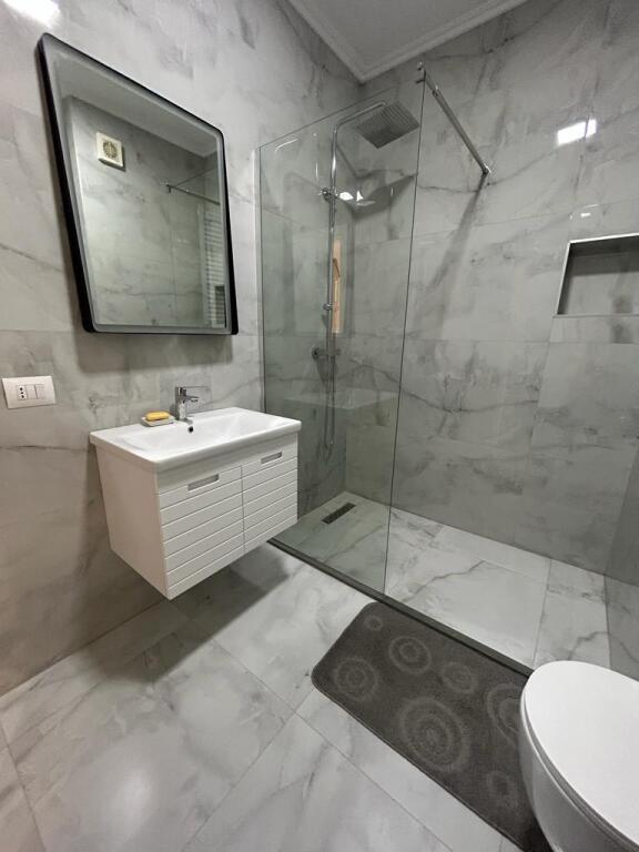 PAZARI I RI  APARTMENT 2+1+3 FOR RENT +PARKING SPACE 1300 EURO