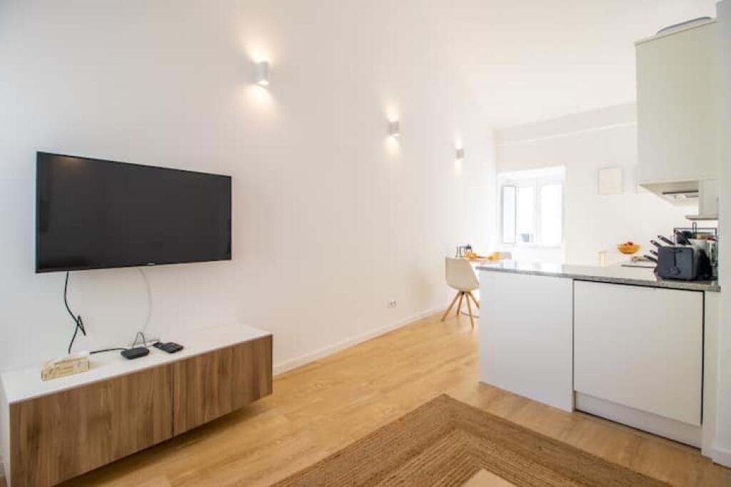 Apartment For Rent 1+1 Near New Bazaar (ID B211375) Tirana