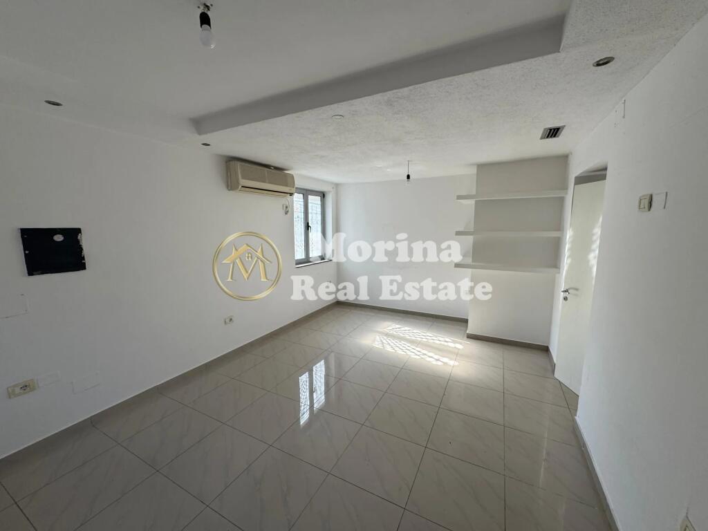 Affitto, Locale Commerciale, Strada di Durazzo, 800 euro/mese