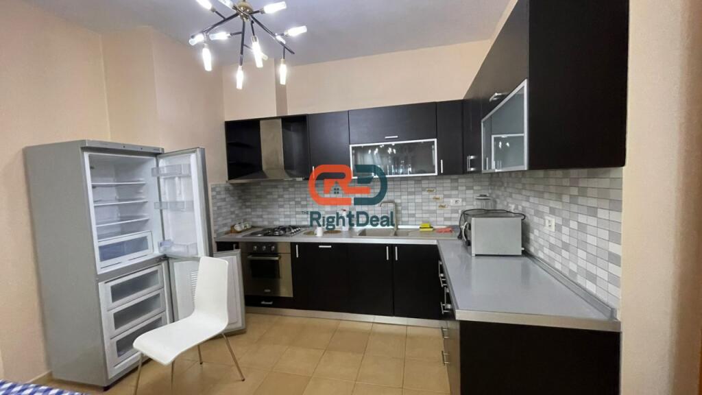 Te Rruga e Sales, Jepet Me Qira Apartament 2+1+2, Totalisht I Mobiluar!!!