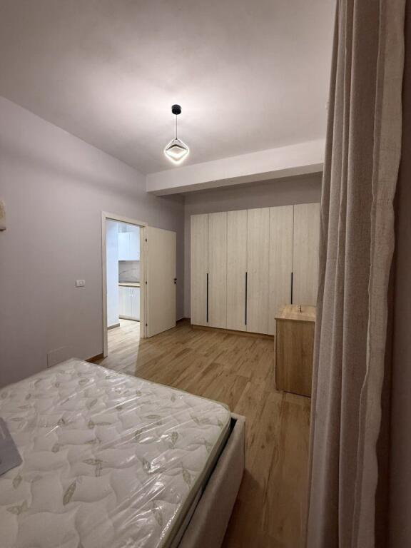 APARTAMENT ME QERA 1+1 YZBERISHT 40.000 LEKE