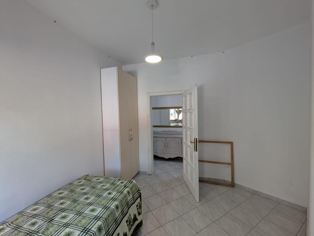 Jepet me qera apartament 2+1 te Liqeni i Thate