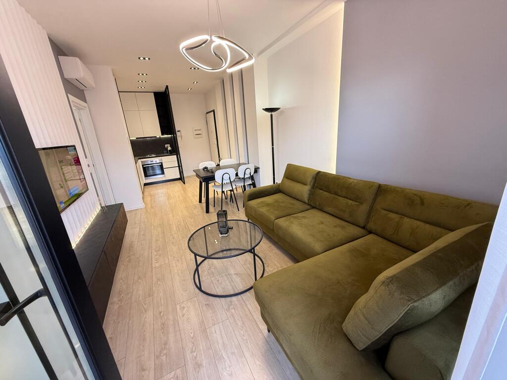 📢 Affitto – Appartamento 1+1 📍 21 Dhjetori, Garden Building💶 900 €/mese