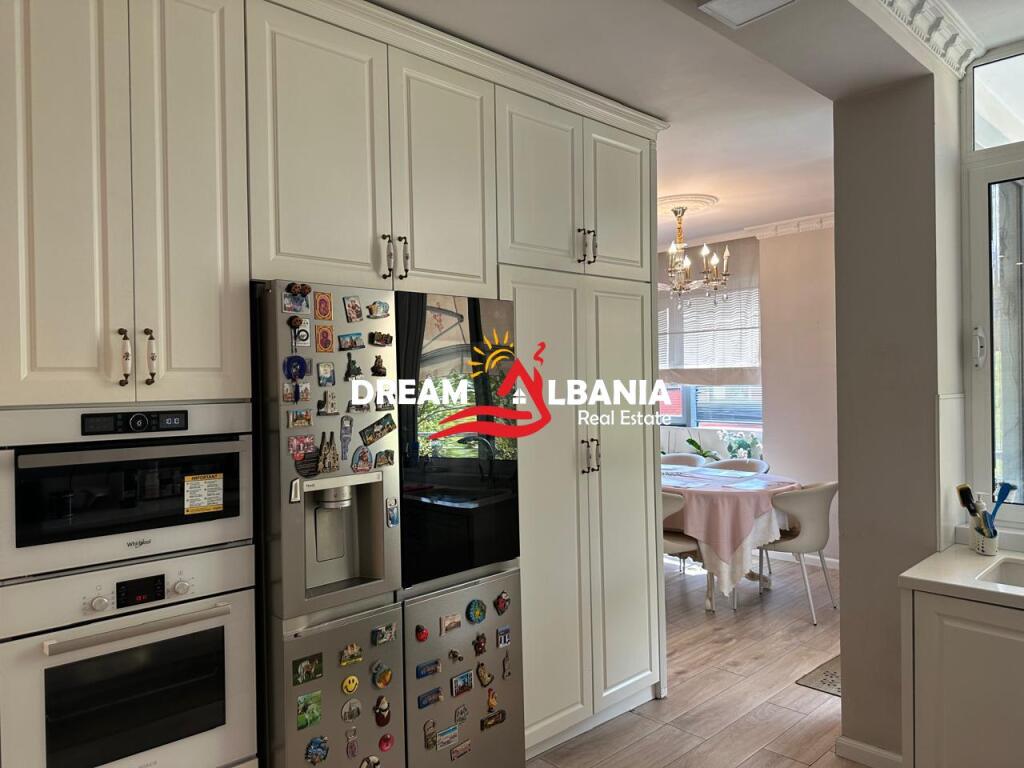 Super Apartment 4+1+3+parking space for rent in the Center near Toptani Center (ID 4231396).