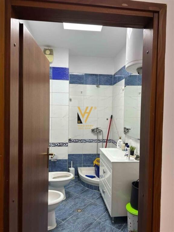 JEPET ZYRE 75 M2 ME QERA TE STACIONI I TRENIT 700 EURO