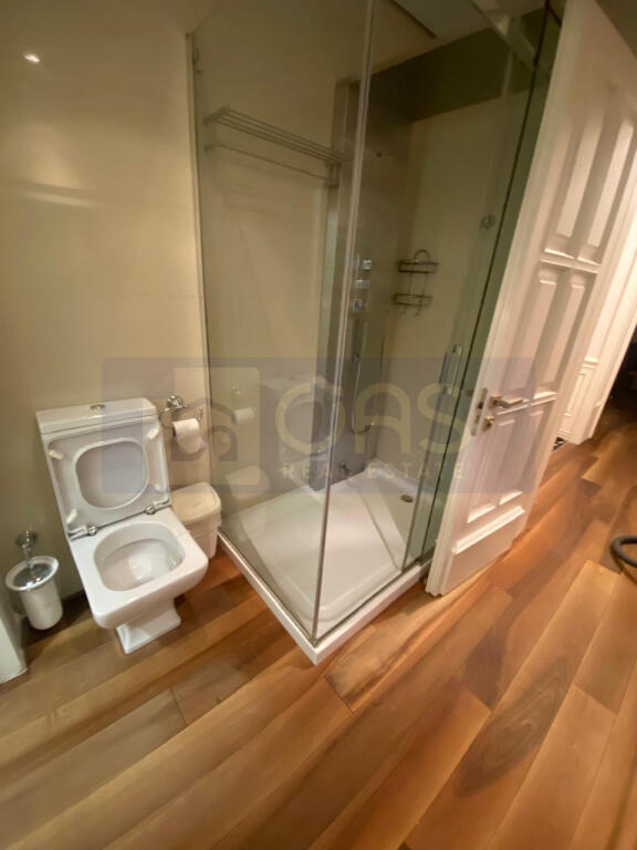 Jepet apartament me qera 1+1 ne Qender.