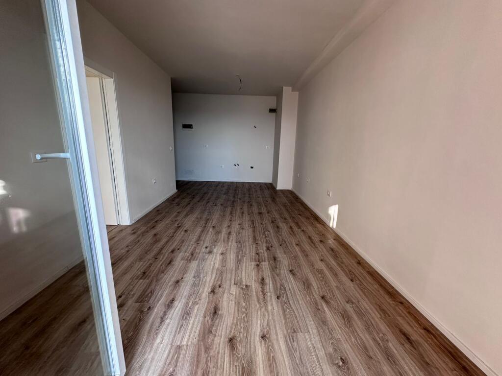Jepet me qera Apartament luxury 1+1 / Rruga Kavajes
