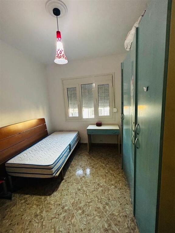 Rruga Ferit Xhajko,perballe Ish Restorant Durresit,jepet me qera apartament 2+1 ,e mobiluar 60,000Leke
