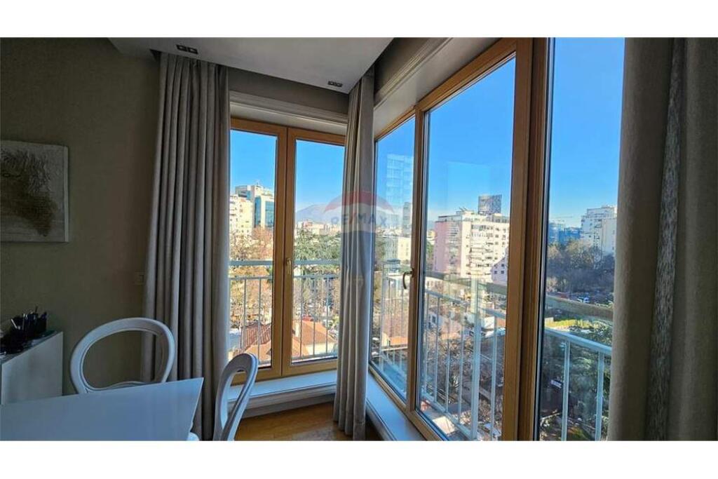 Super apartament me qira 2+1+2+garazh ne Bllok!