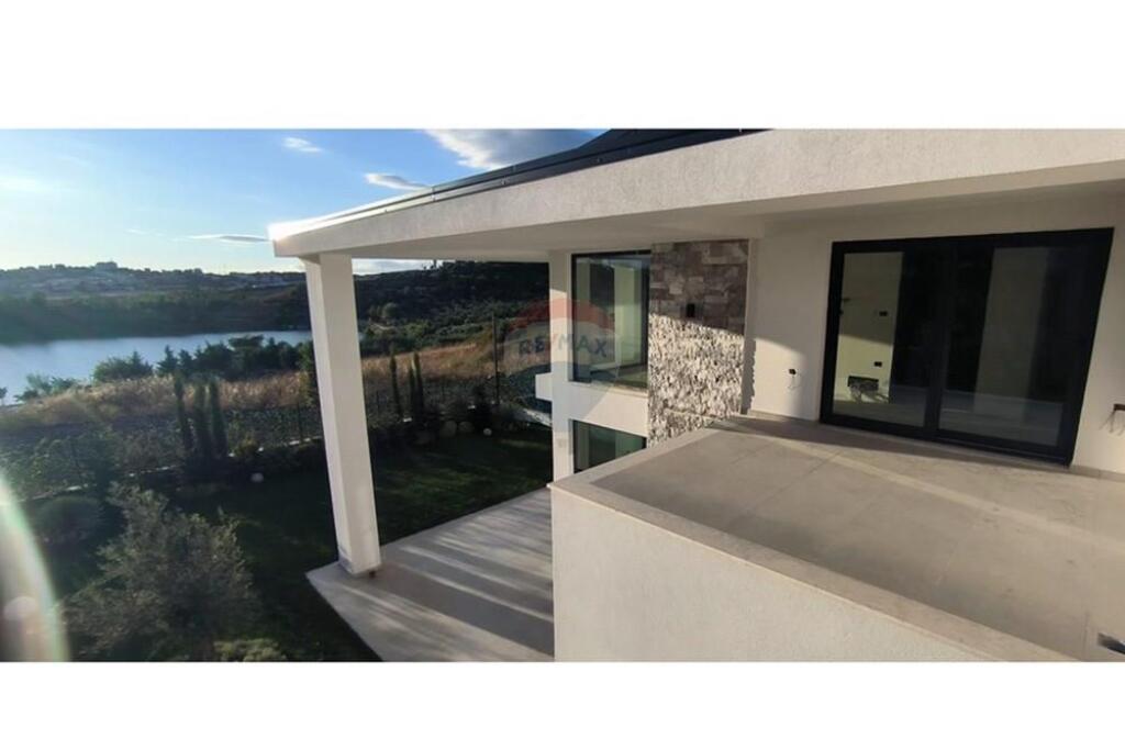 VILLA INDIVIDUALE IN VENDITA FARKE.