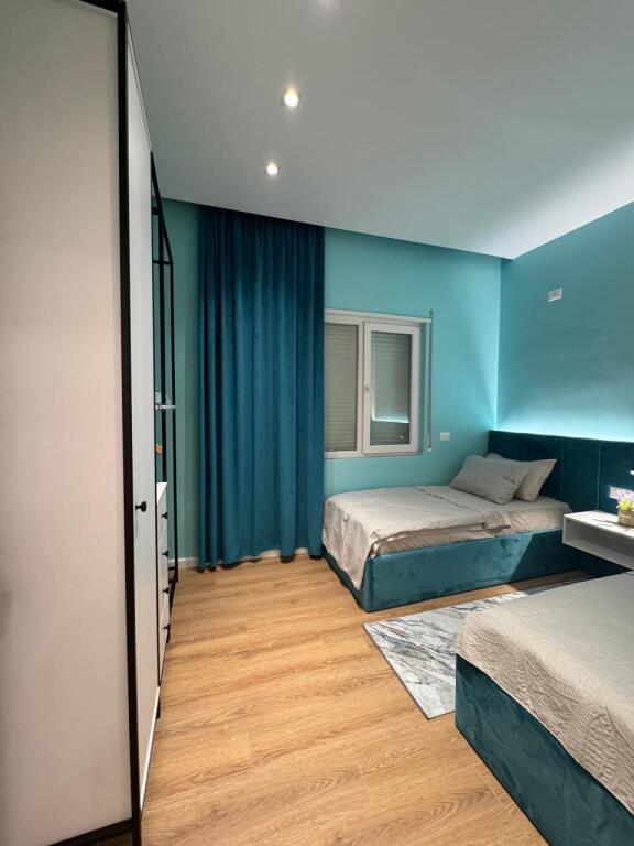 Apartament shumë i madhe në Lungomare pranë Hotel Britania