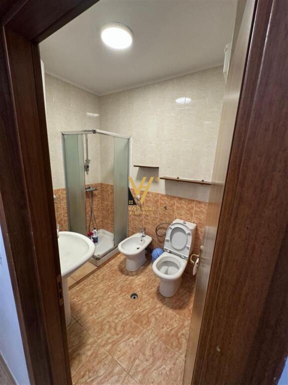 JEPET APARTAMENT 1+1+BLK ME QERA TEK KOMUNA E PARIST 650 EURO