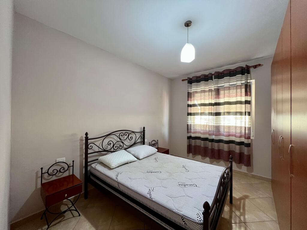 Appartamento 1+1+Veranda in affitto, “Pazari i Ri”, Tirana.