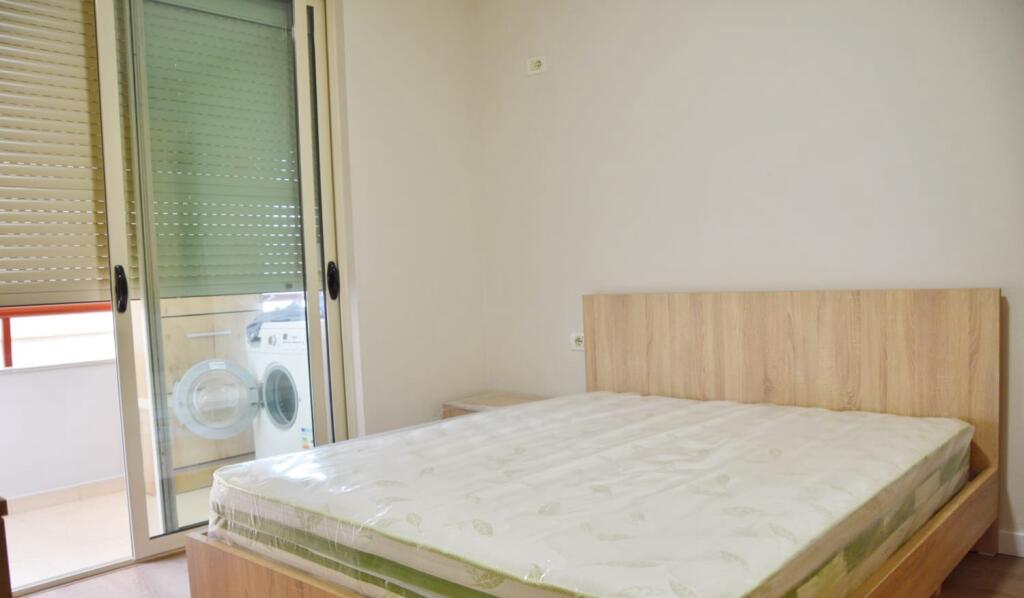 Apartament për qera -Komuna Parisit