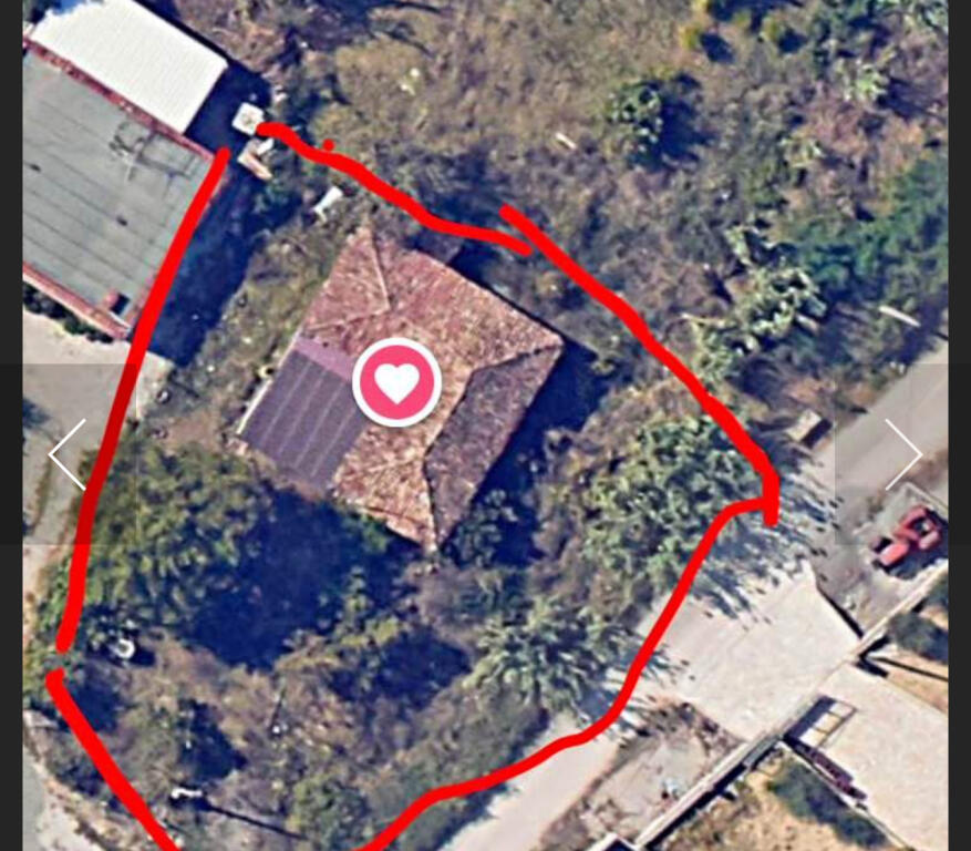 Terreno e vecchia costruzione di un piano in vendita a Kashar