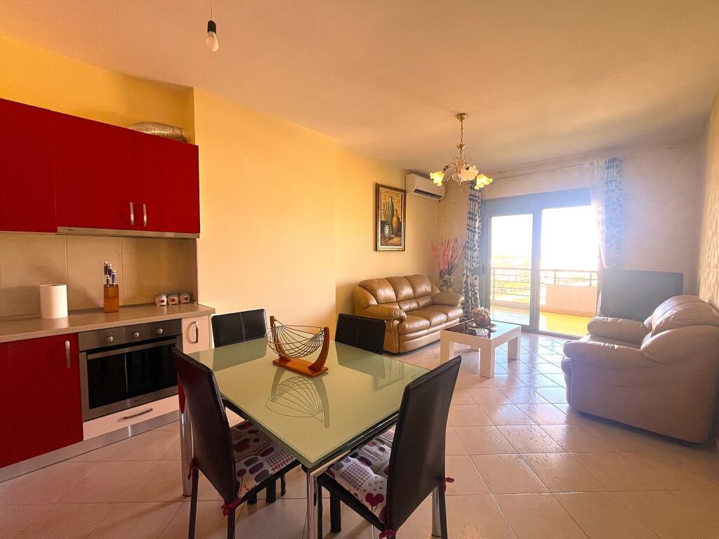 Apartament shumë i madhe në zonën e Transballkanikës