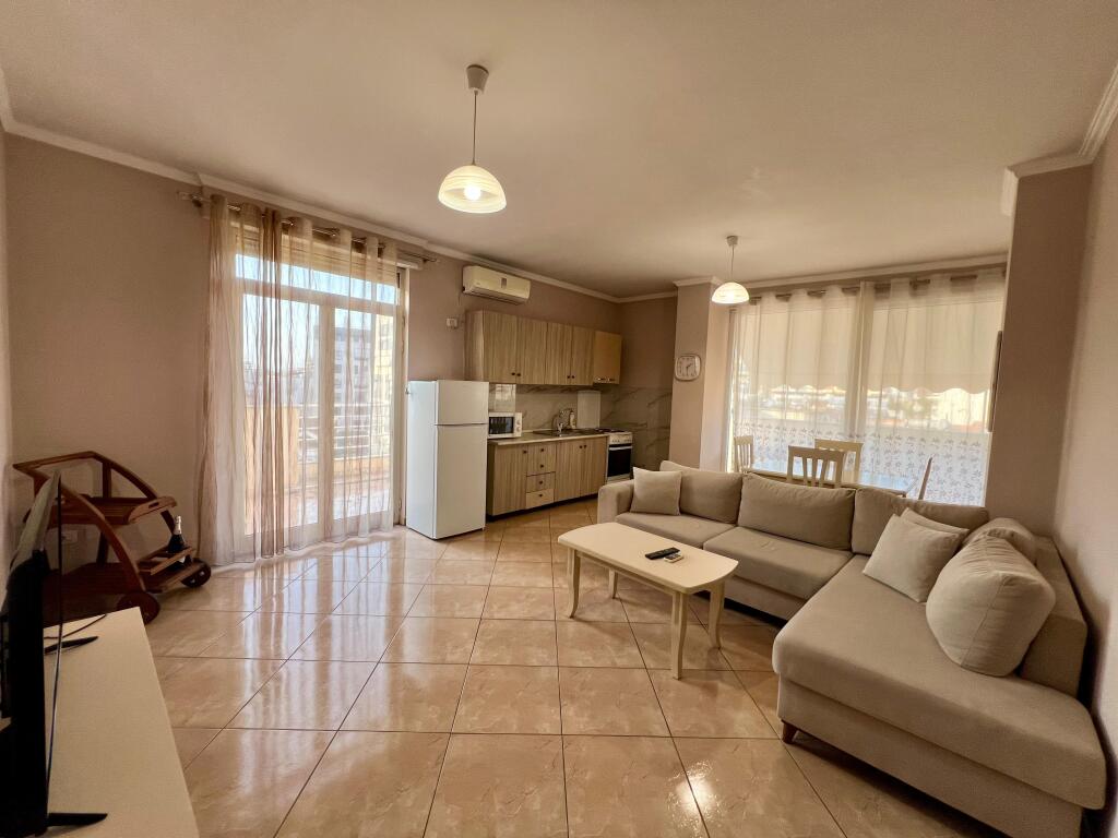 Appartamento 1+1+Veranda in affitto, “Pazari i Ri”, Tirana.