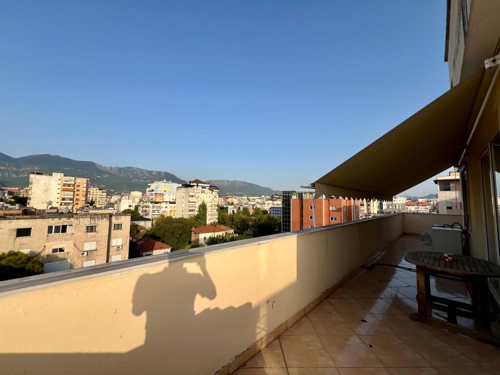 Appartamento 1+1+Veranda in affitto, “Pazari i Ri”, Tirana.