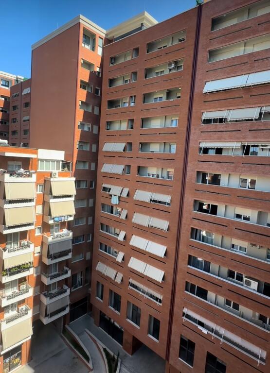 Jepet me qera Apartament luxury 1+1 / Rruga Kavajes