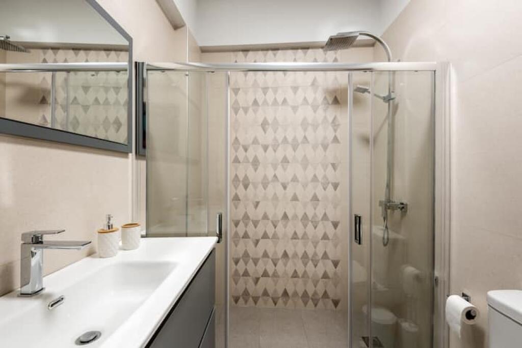 Apartment For Rent 1+1 At Zogu I Pare Boulevard (ID B211377) Tirane