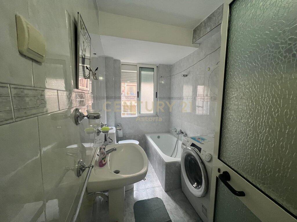 Affittiamo appartamento 1+1 con cucina separata, 21 Dhjetori.