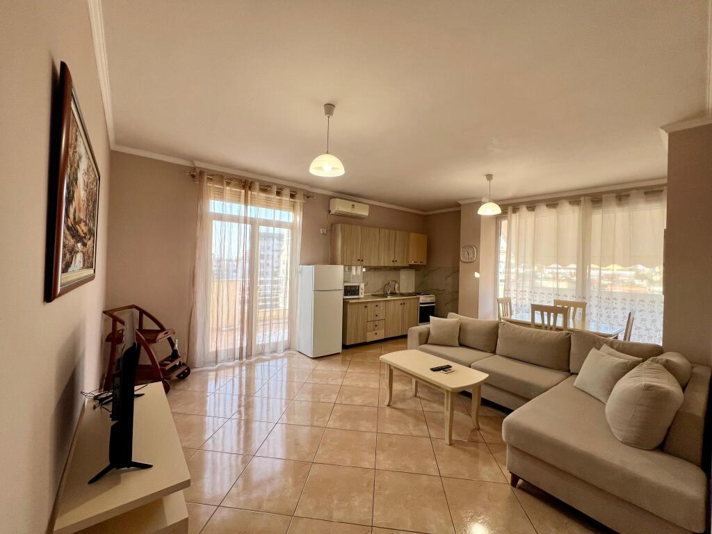 Appartamento 1+1+Veranda in affitto, “Pazari i Ri”, Tirana.