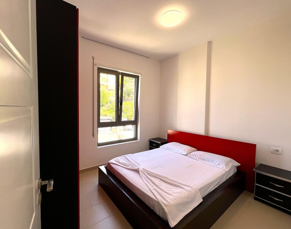 Apartament shumë i madhe në zonën e  Ftohte brenda një rezidence 5 yjesh me pishinë