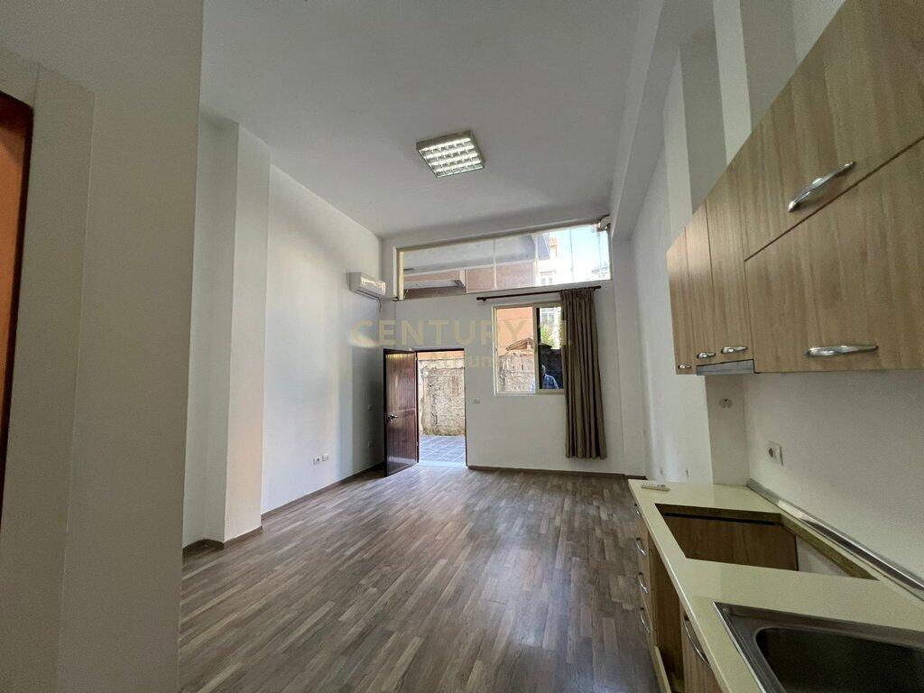 Monolocale in affitto – Zona di Brryli, Tirana
