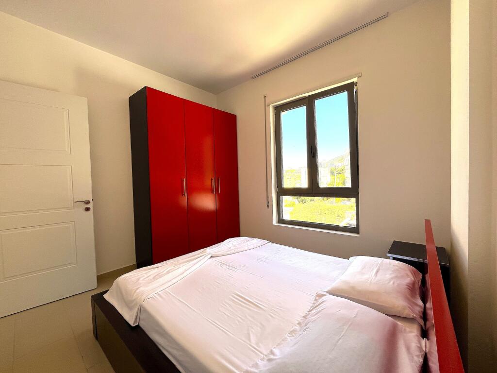 Apartament shumë i madhe në zonën e  Ftohte brenda një rezidence 5 yjesh me pishinë