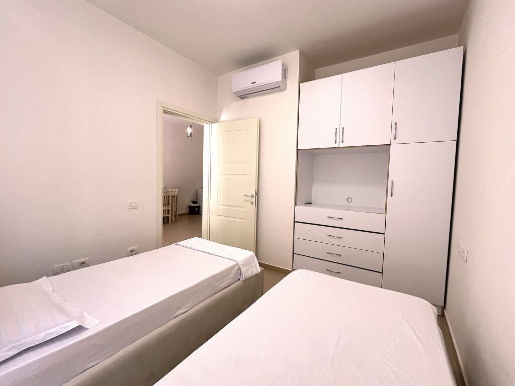 Apartament shumë i madhe në zonën e  Ftohte brenda një rezidence 5 yjesh me pishinë