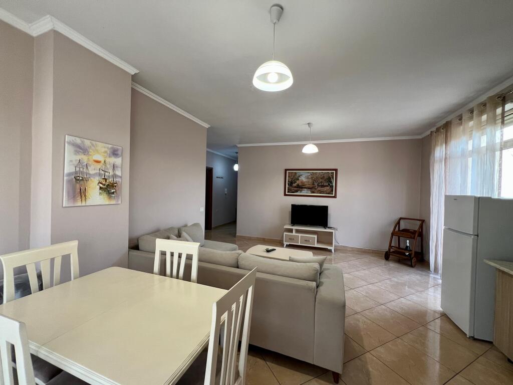 Appartamento 1+1+Veranda in affitto, “Pazari i Ri”, Tirana.